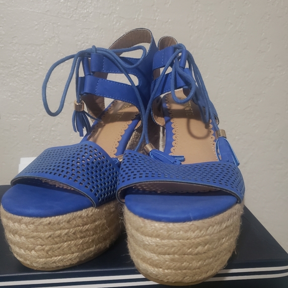 NWT 🔥Strap Ankle Wedges Size 9 - Picture 2 of 6